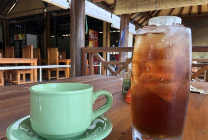 在巴厘島最南端的鄉間餐館吃頓飯，蓋飯配炸雞竟花了22萬5印尼盾