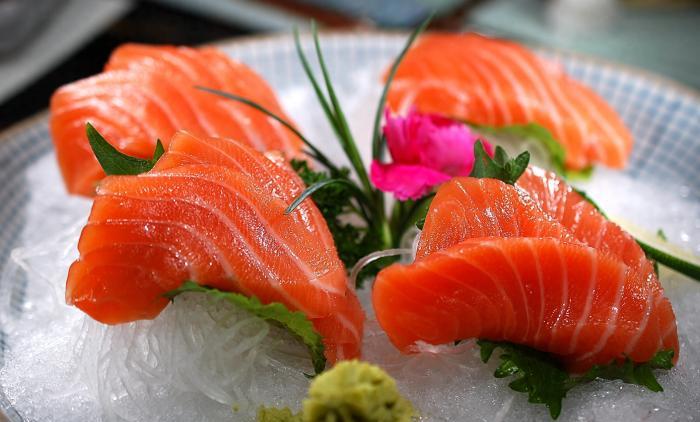 兩個人把日料吃個差不多飽，花了660元點了11個菜