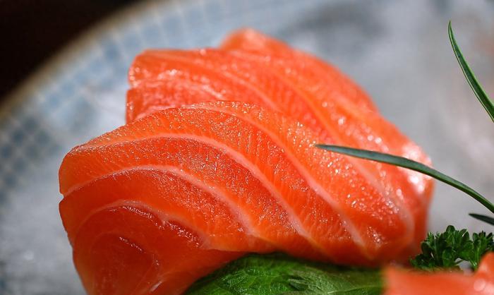 兩個人把日料吃個差不多飽，花了660元點了11個菜